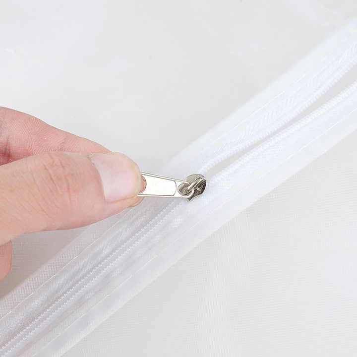 LN2401 60*120 PLASTIC SUIT COVER