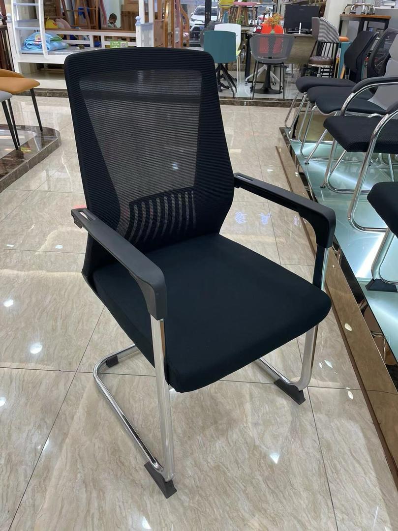 606C OFFICE CHAIR