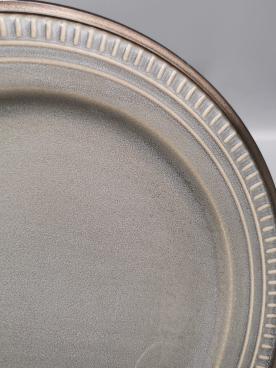 LT186 GREY PLATE 10INCH