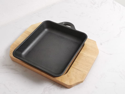 16.5*15cm cast iron pan with wooden tray