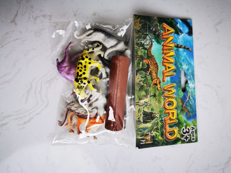Animal world toy set