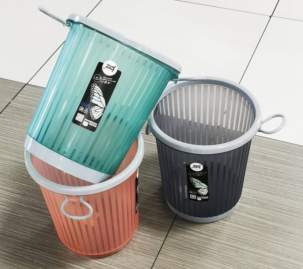 7096 plastic bin